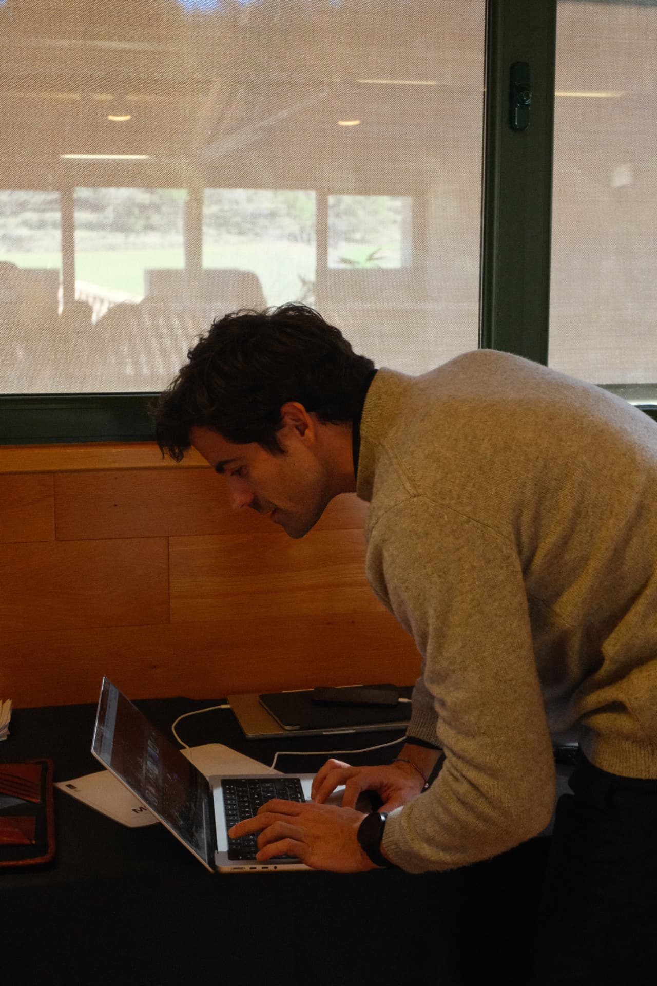 Equipo trabajando durante el hackathon